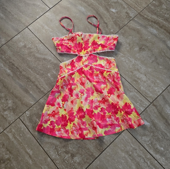 Floral Cutout Dress with Pearl Details Sz Med Nwot - Picture 4 of 5